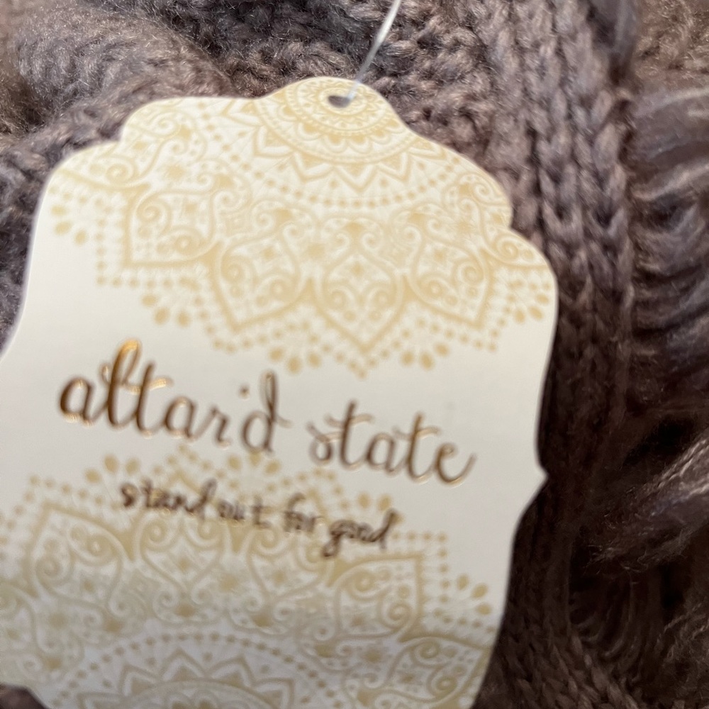 Absolutely beautiful new sweater size Medium - Picture 4 of 12